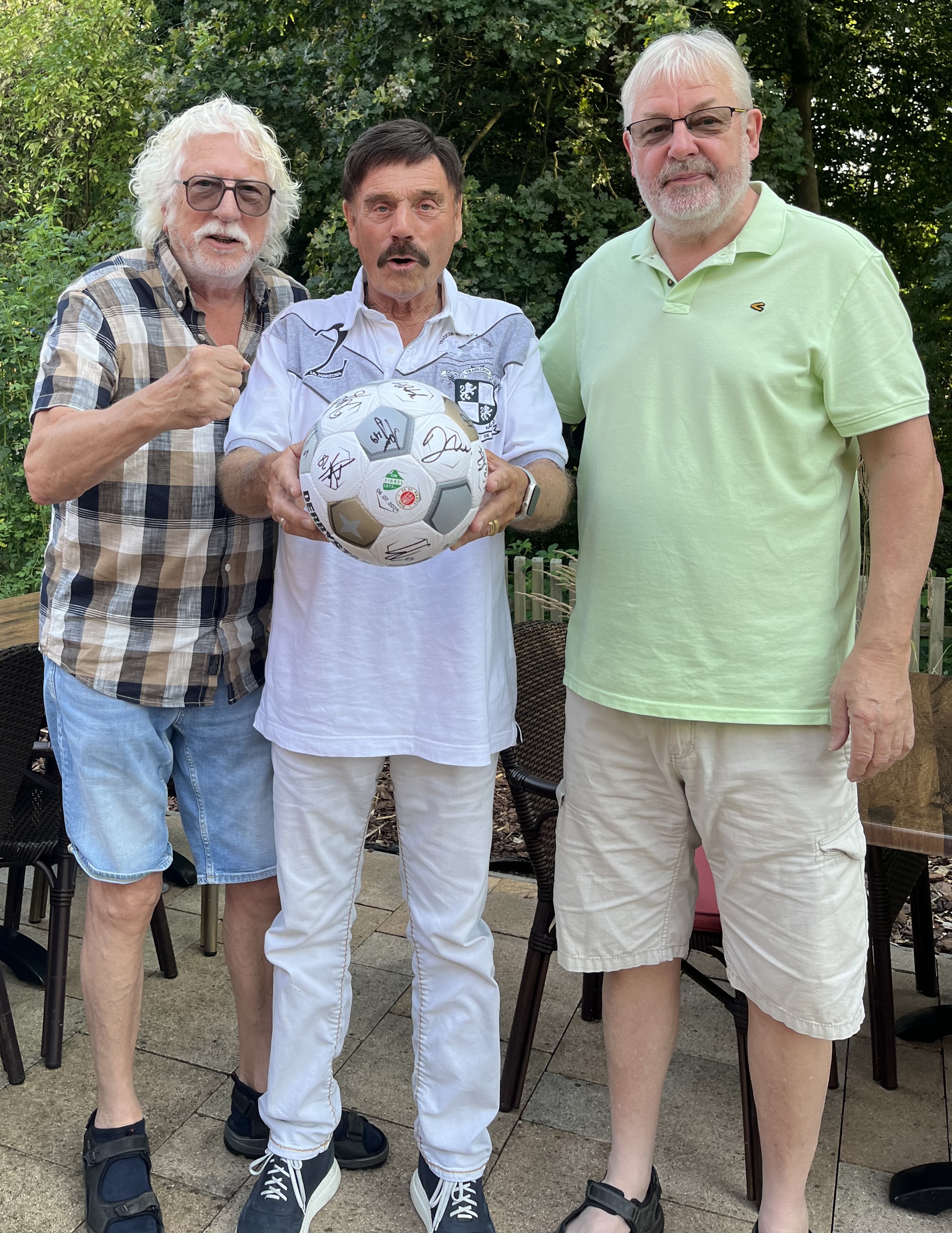Spielball übergeben