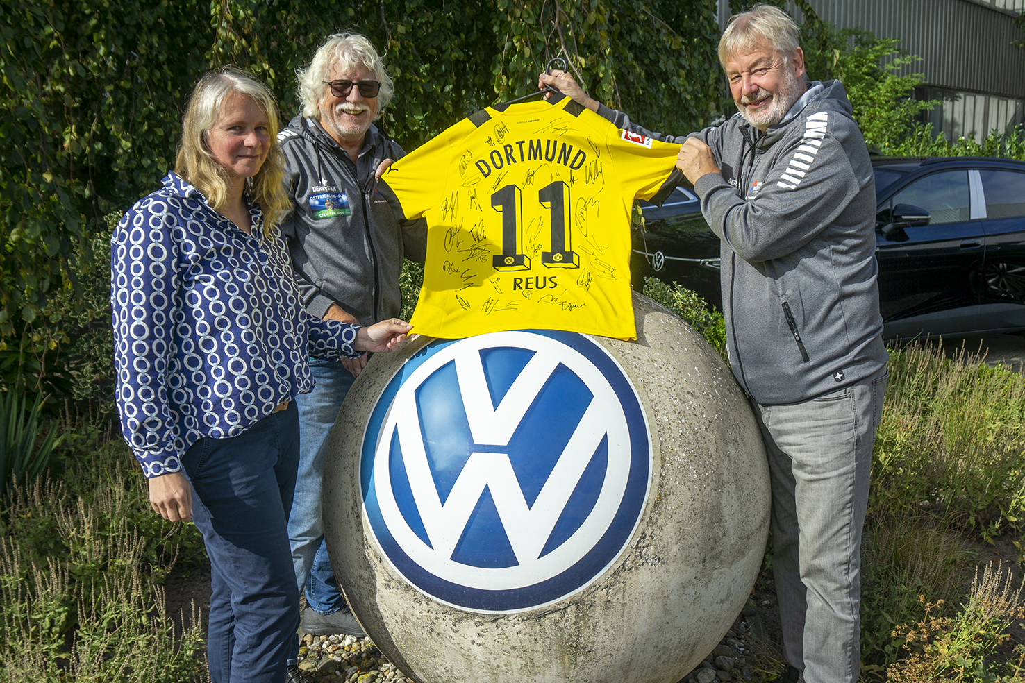 BVB TRikot übergeben